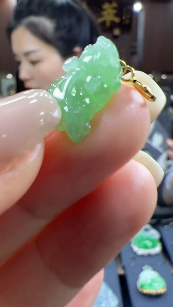 【闪购商品】翡翠挂件18K金镶嵌小滴溜