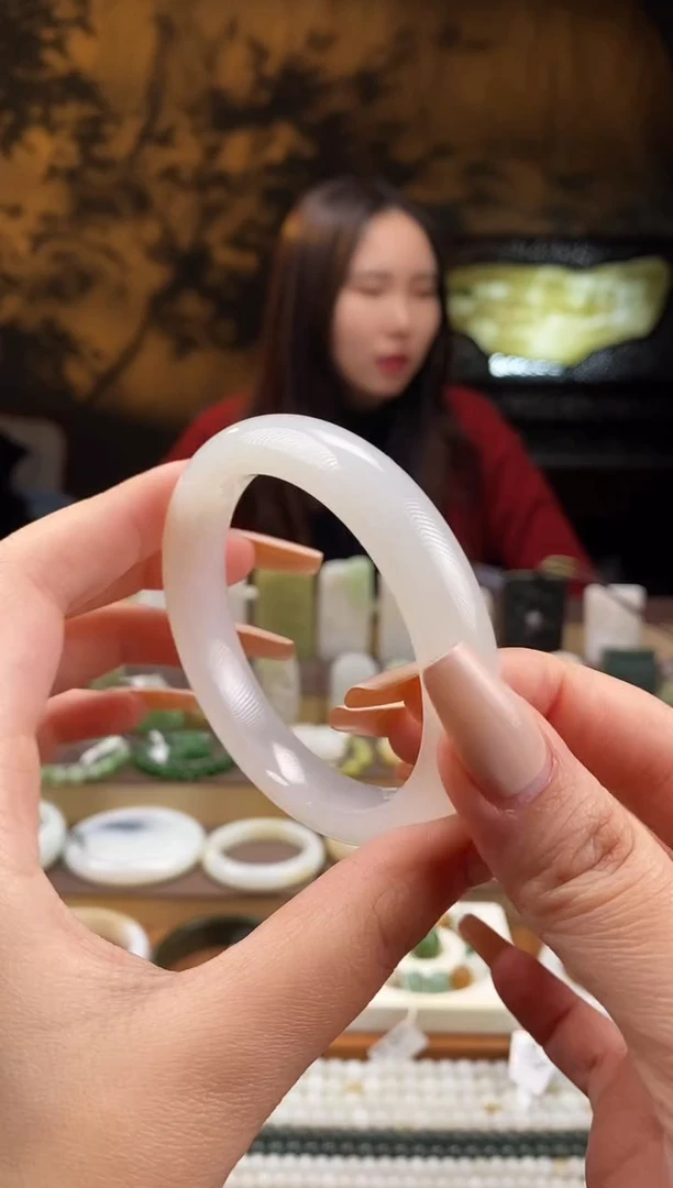 未镶嵌手镯和田玉青海 白晴 56圈口 （有包容）