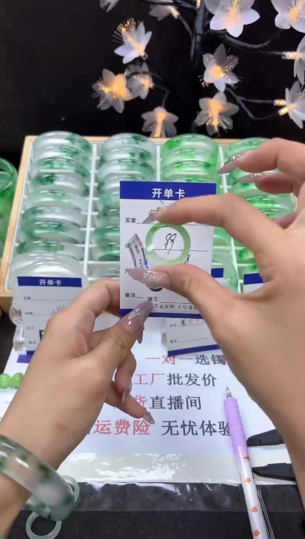 C 11抓紧去拍哦小宝！！