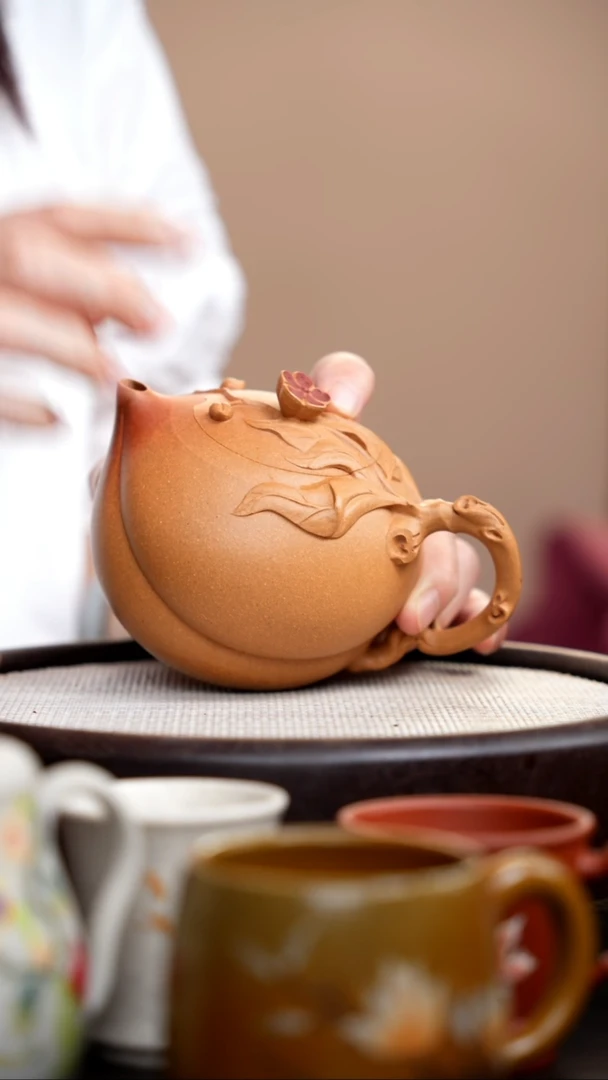 茶壶紫砂段泥寿桃壶