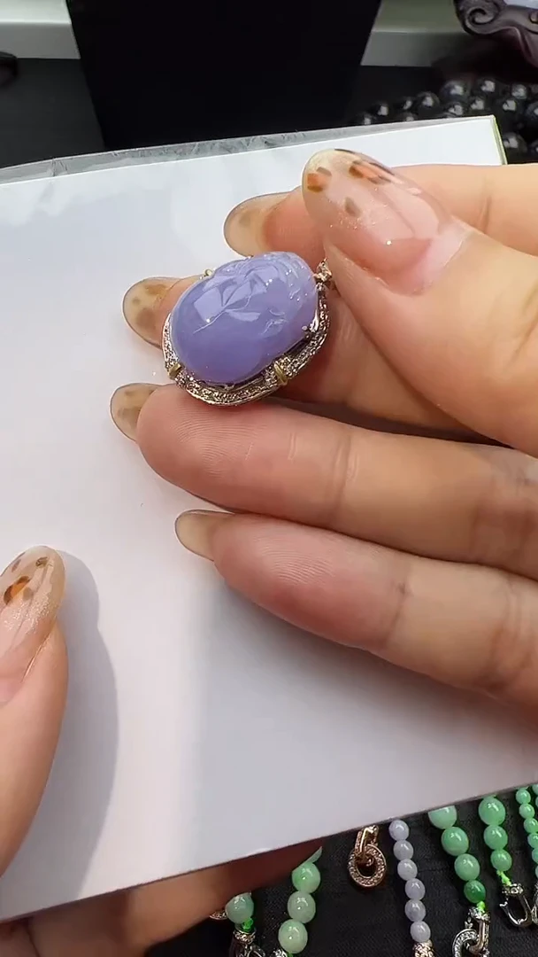 颈饰18K金镶嵌翡翠貔貅吊坠