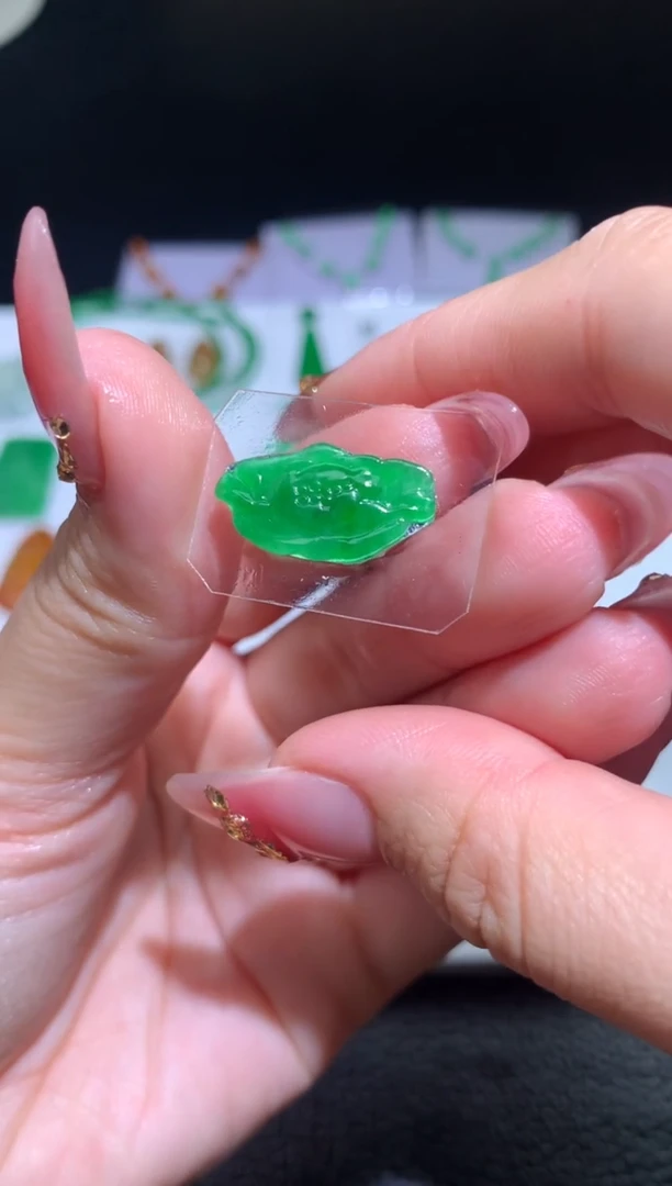 定制翡翠未镶嵌花