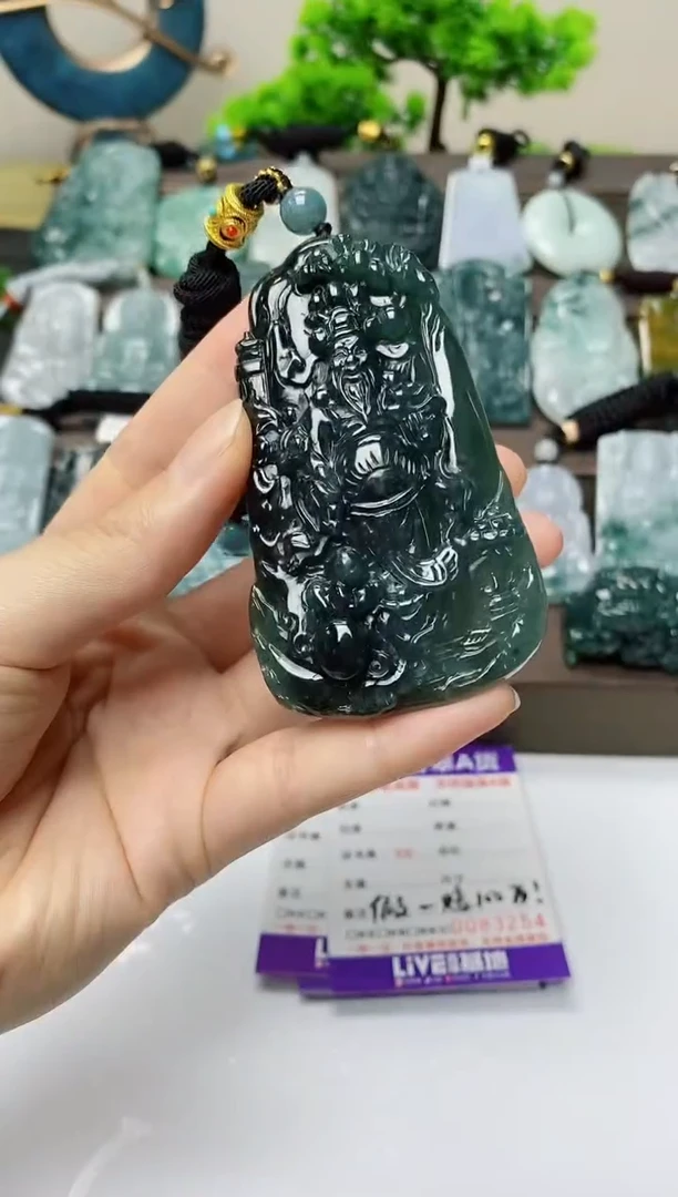 翡翠未镶嵌颈饰