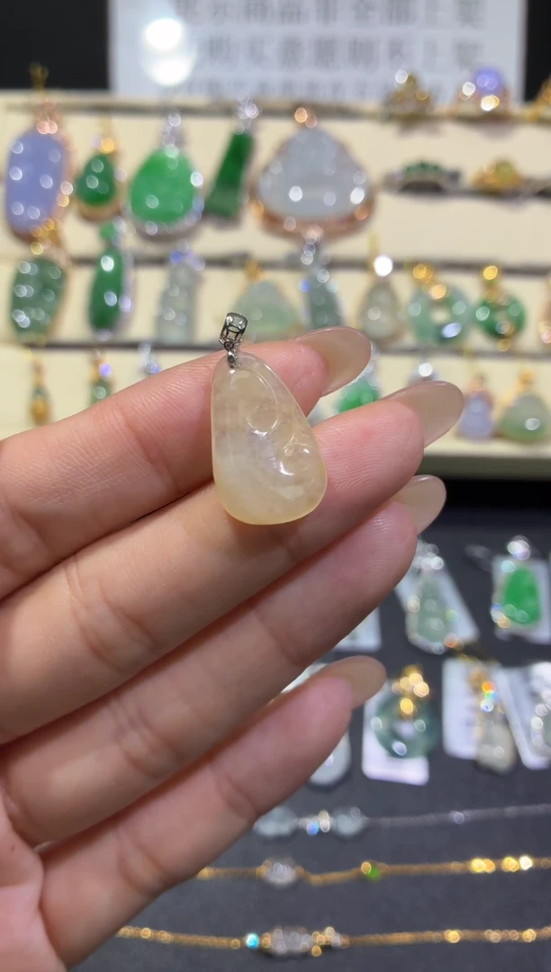 翡翠18K金镶嵌颈饰天然翡翠A货