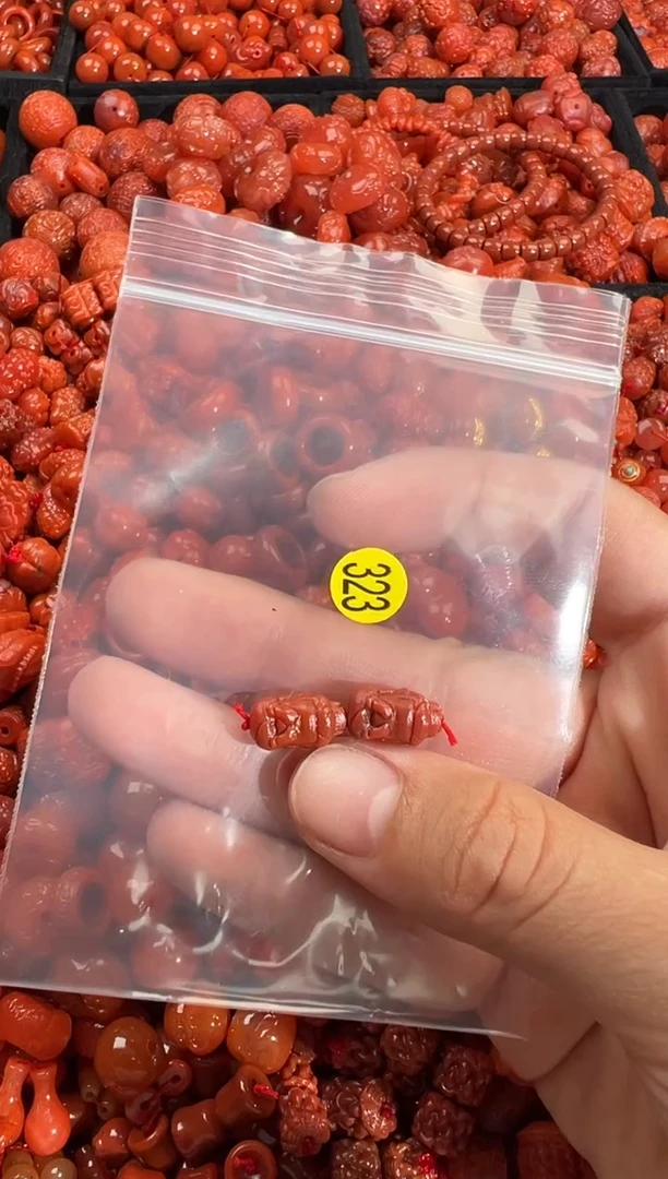 南红玛瑙未镶嵌颈饰1