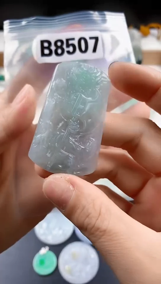 颈饰未镶嵌翡翠天然翡翠吊坠挂件