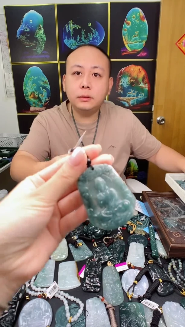 翡翠未镶嵌颈饰多样性发其一