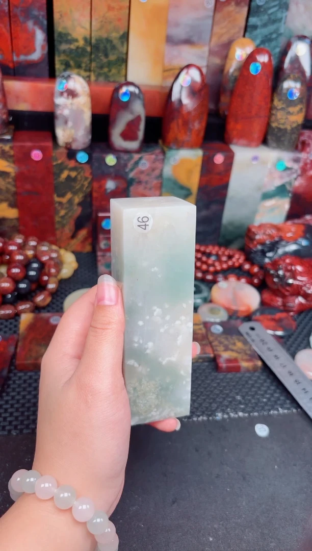 玉桂林鸡血玉印章摆件46
