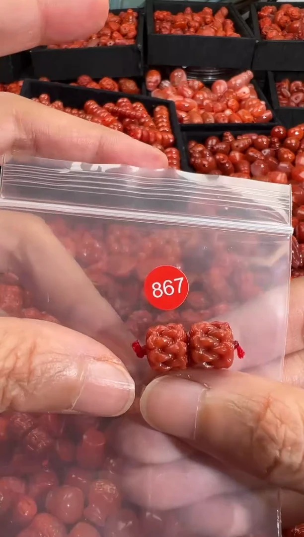 南红玛瑙未镶嵌颈饰1