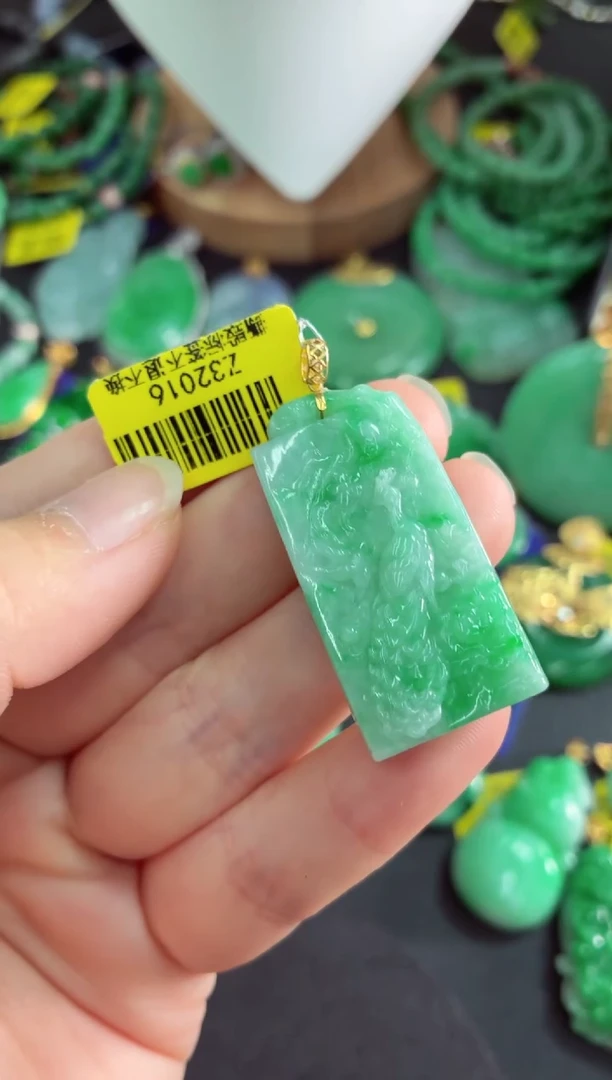 吊坠(不含链)未镶嵌翡翠挂件