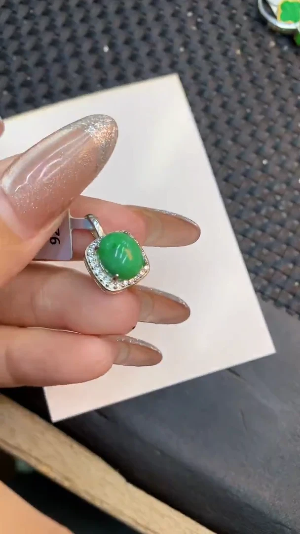 颈饰未镶嵌翡翠1