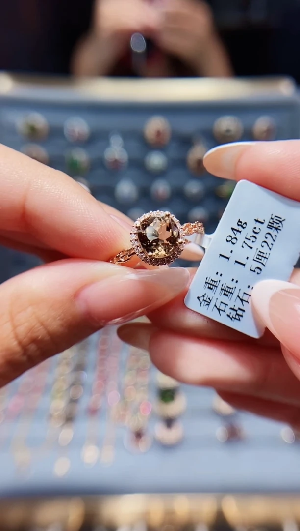 碧玺戒指18K金镶嵌1.75.