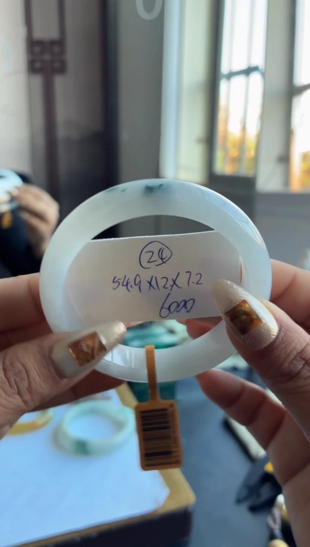 未镶嵌手镯翡翠（牛奶底飘花）24号