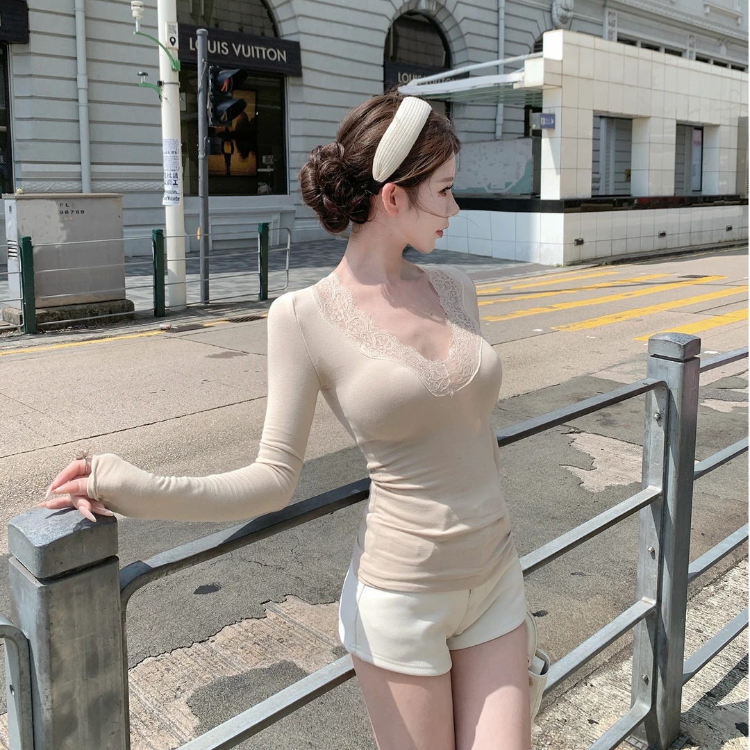 NOV晚妤【蕾丝柔心】性感深V领蕾丝上衣褶皱收腰显瘦纯欲波浪边T恤