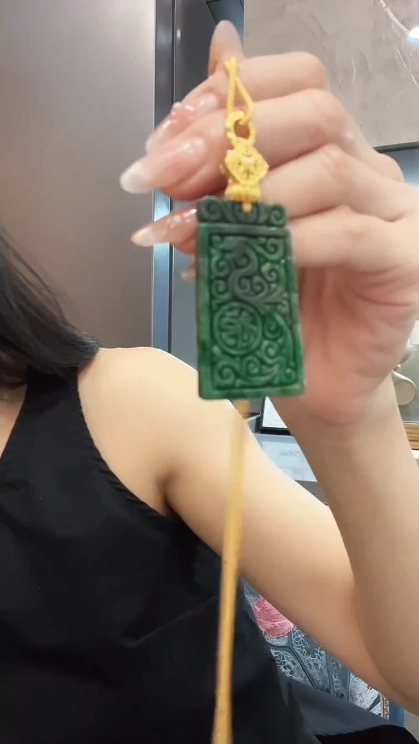 翡翠未镶嵌颈饰无事牌