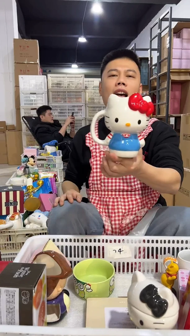 【闪购商品】杯陶瓷条纹kt全身杯