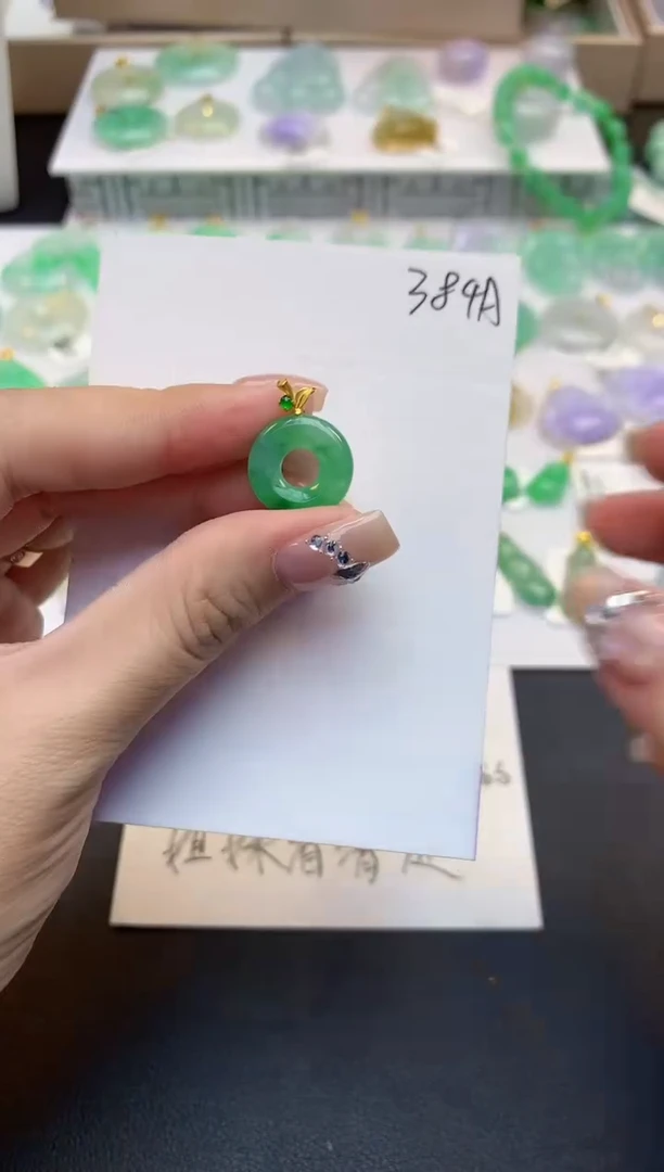 颈饰18K金镶嵌翡翠天然缅甸a货翡翠
