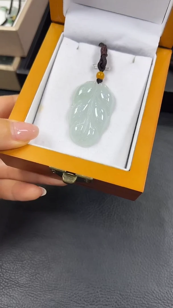 翡翠挂件未镶嵌叶子