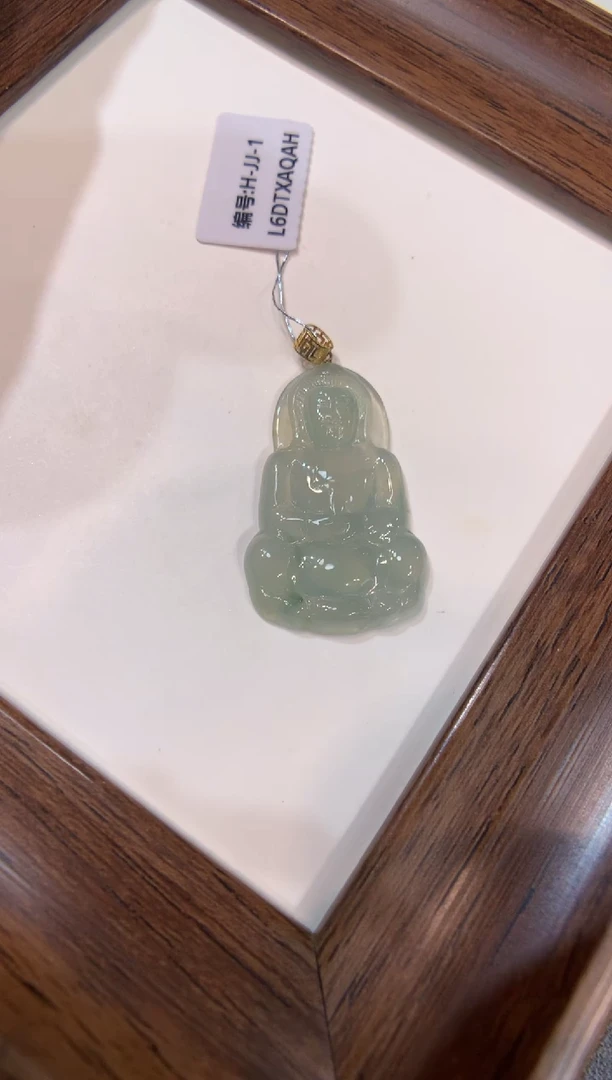 颈饰18K金镶嵌翡翠观音