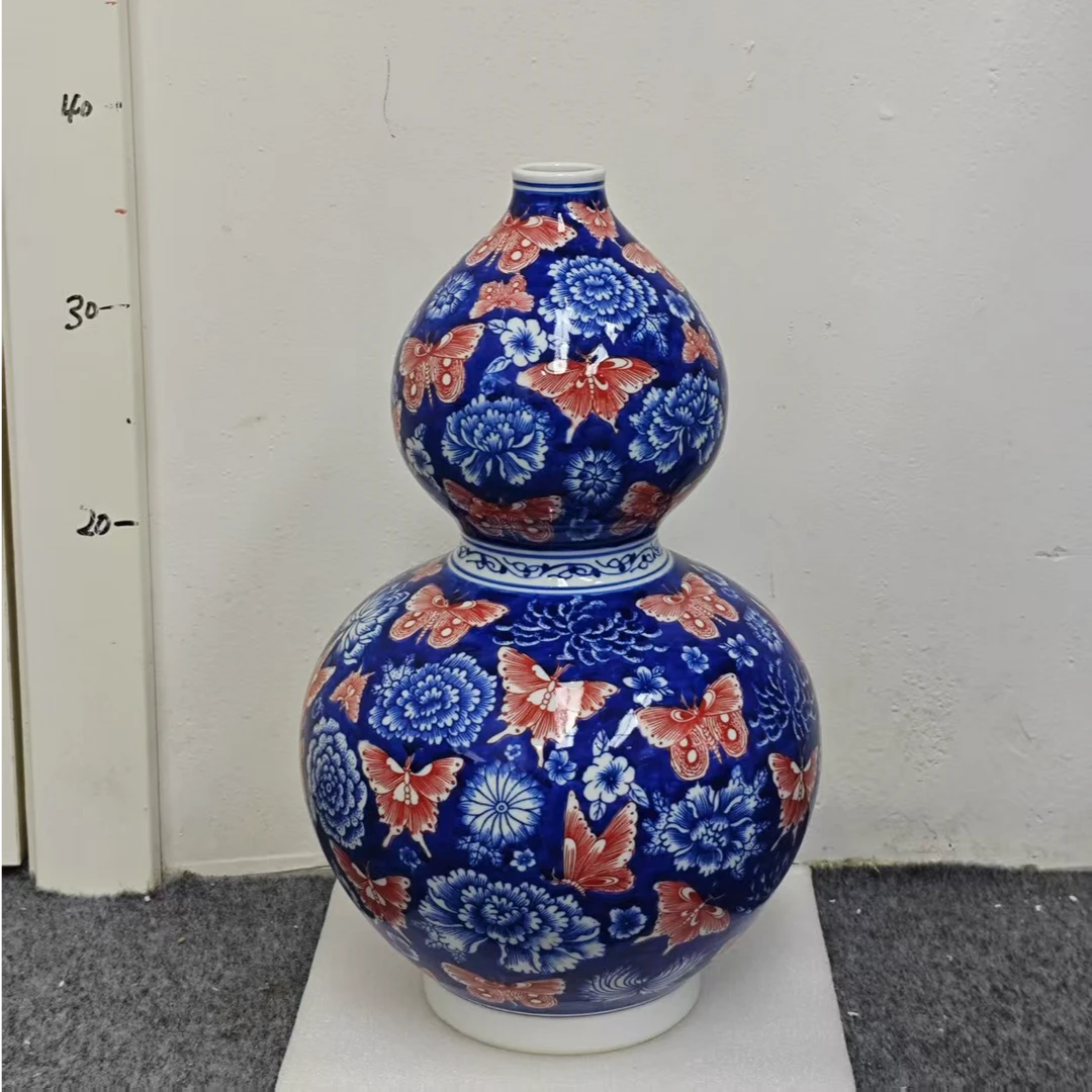 景德镇蓝底红蝶万花葫芦瓶