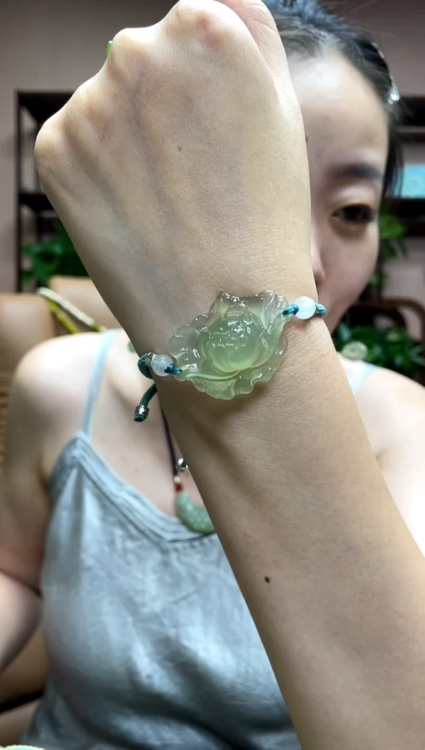 岫玉未镶嵌颈饰多样性发货发其中之一