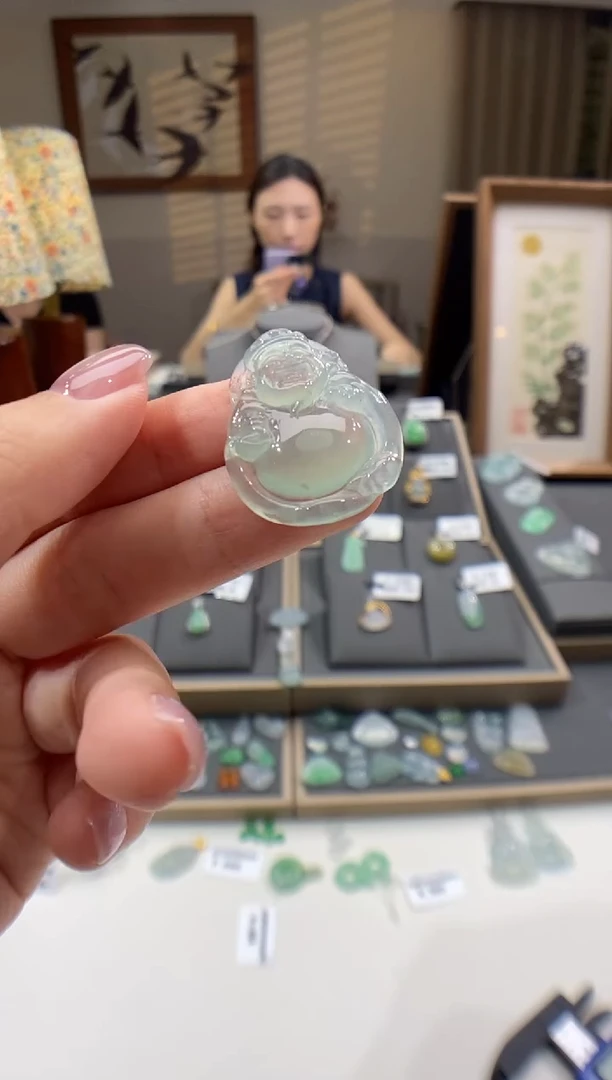 翡翠未镶嵌颈饰财神