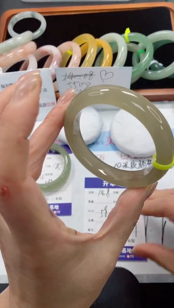 未镶嵌手镯石英质玉148-58.2