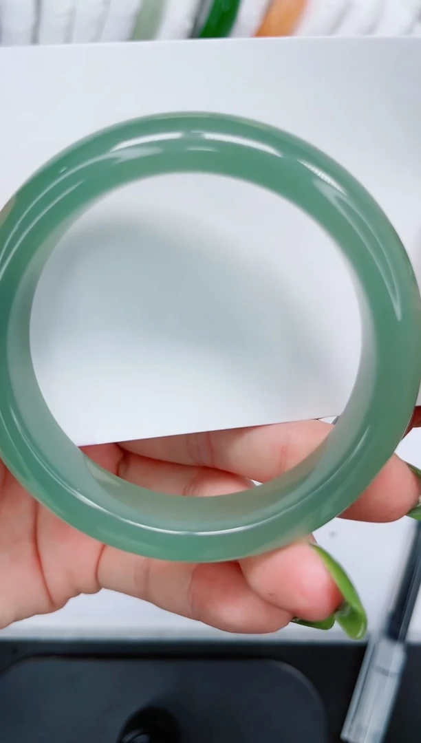 石英质玉手镯未镶嵌128/8/