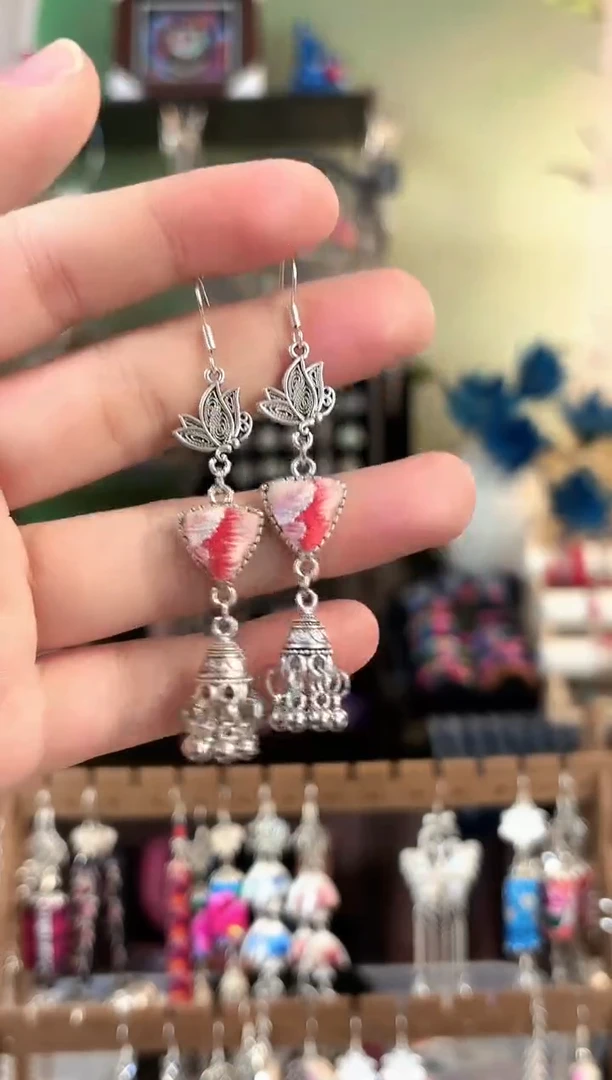 彩云南阁非遗老绣苗银饰品106