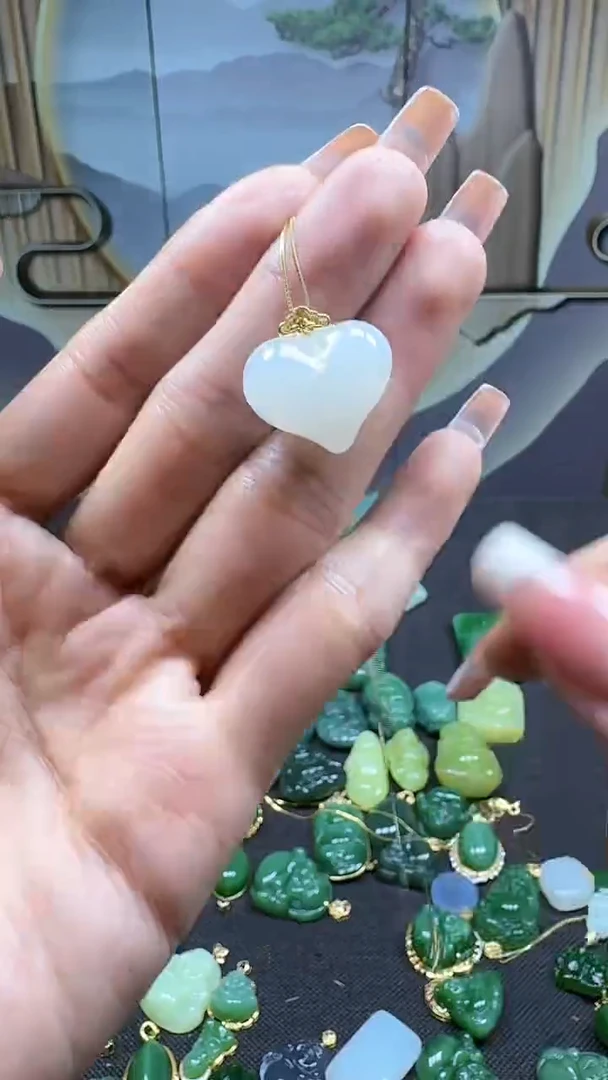 和田玉18K金镶嵌挂件1