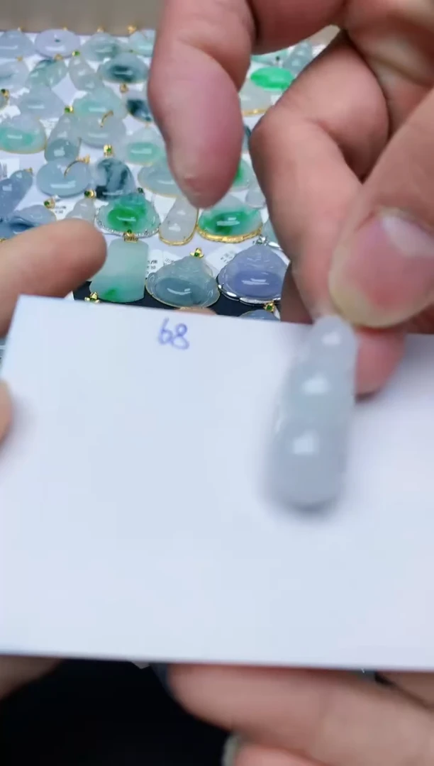 【闪购商品】翡翠颈饰18K金镶嵌天然翡翠A货    68