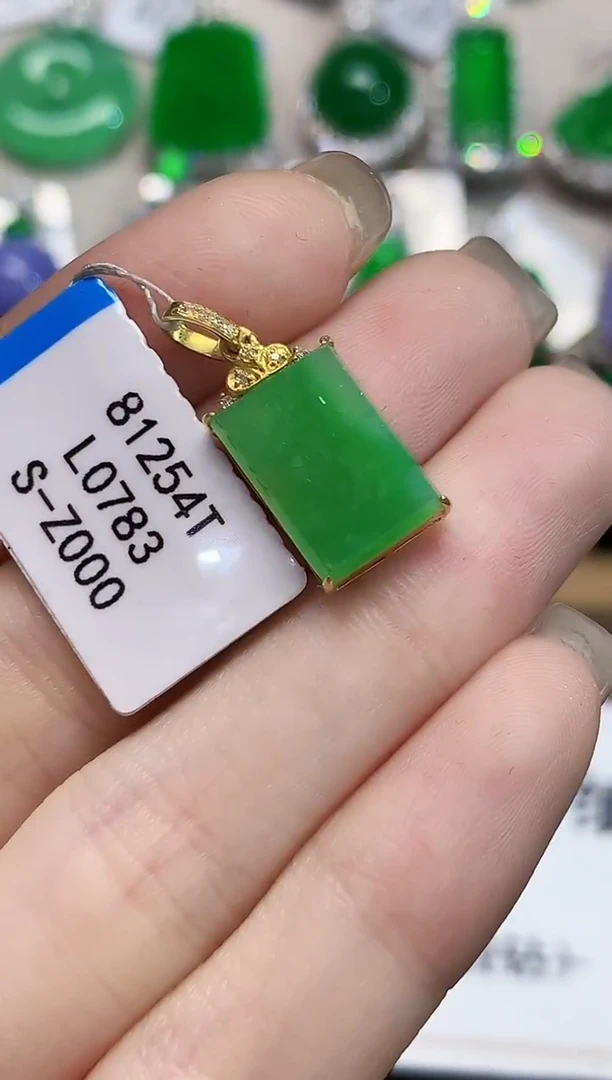 吊坠(不含链)18K金镶嵌翡翠多样性发其一