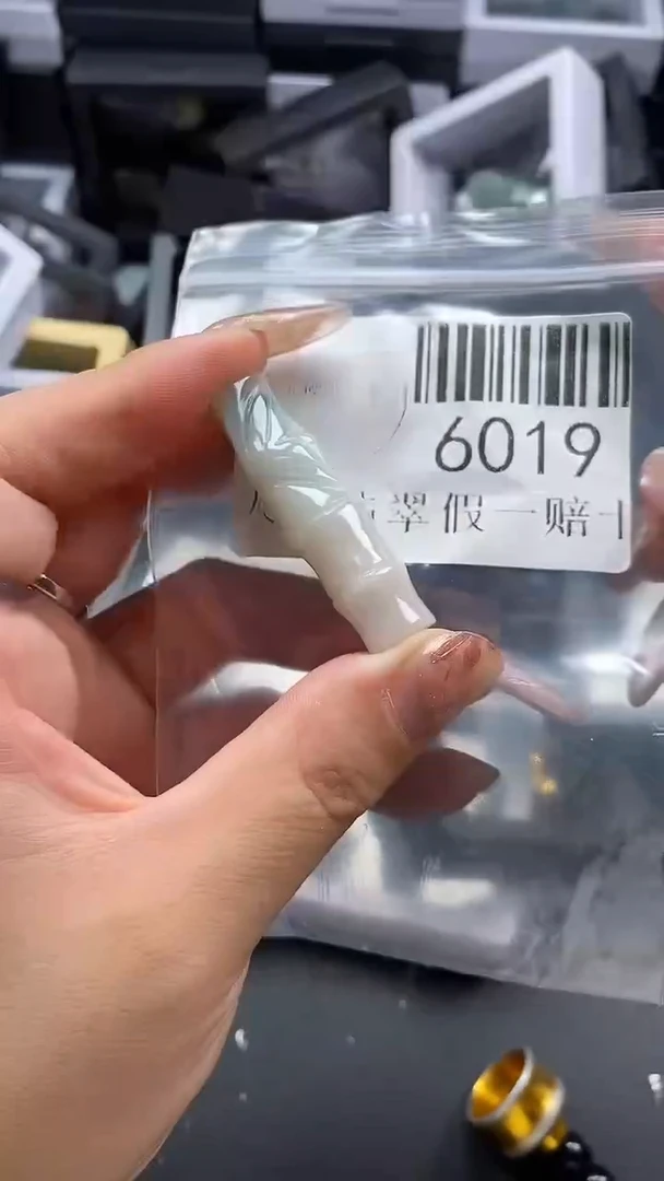 吊坠(不含链)未镶嵌翡翠6019