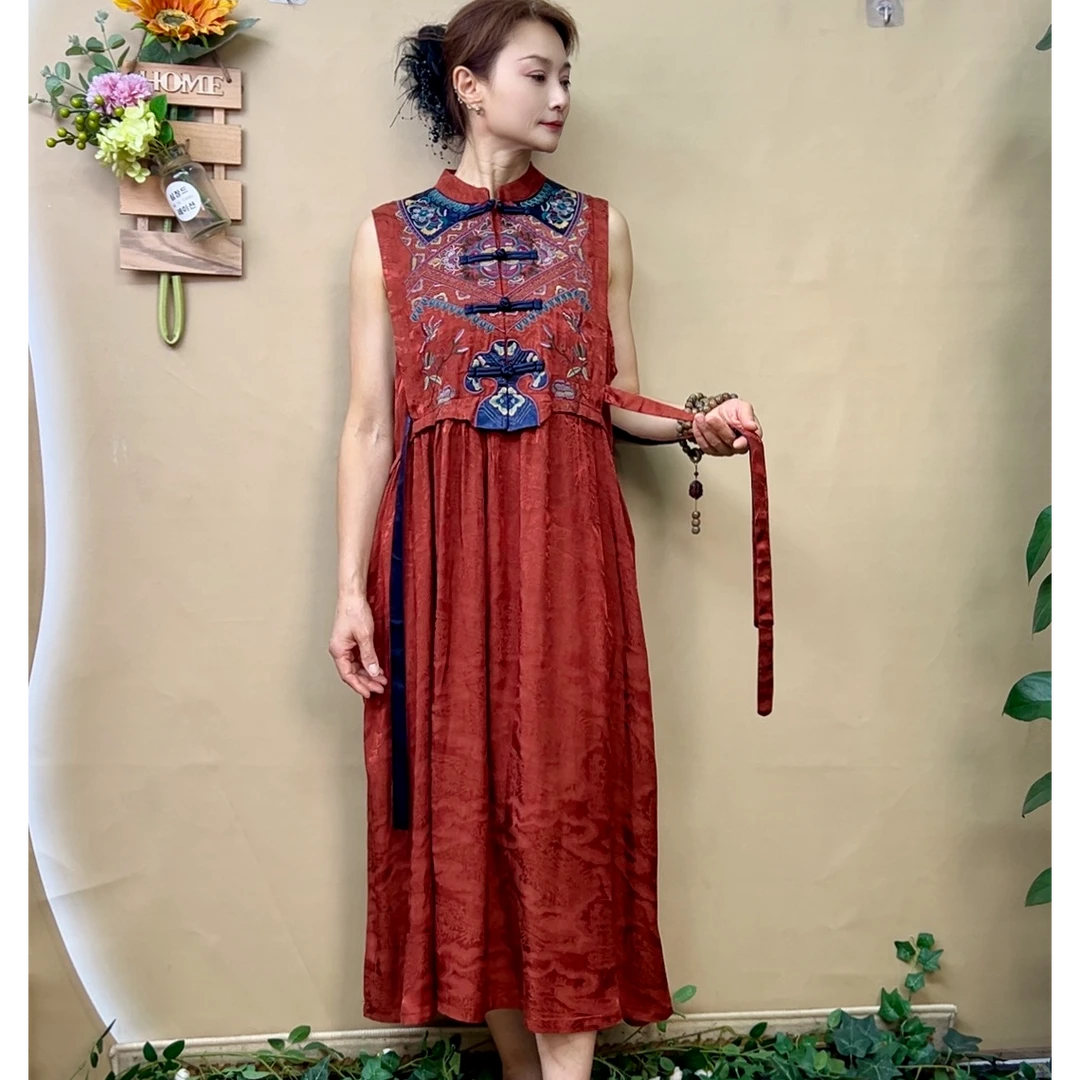 缎面提花新款民族风高档刺绣宽松显瘦款复古绣花无袖马甲连衣裙