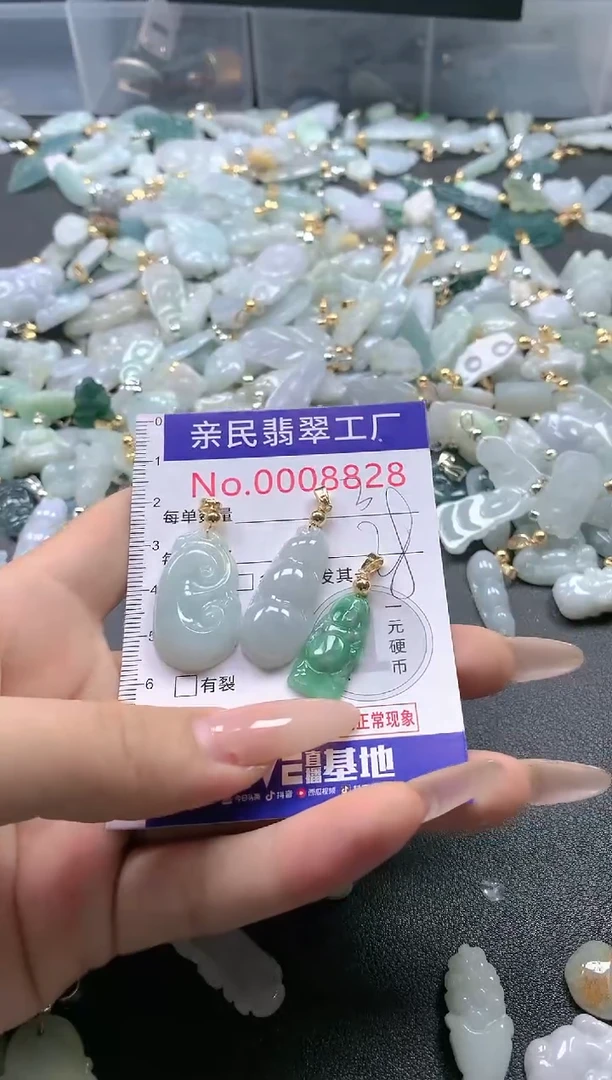 【闪购商品】翡翠吊坠(不含链)未镶嵌8828