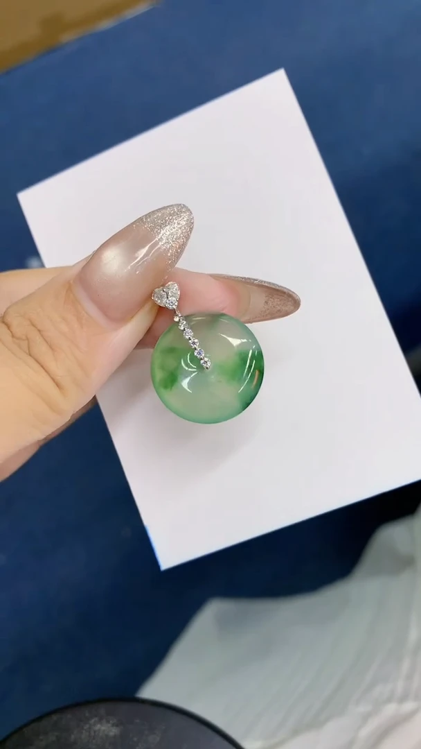 颈饰18K金镶嵌翡翠1