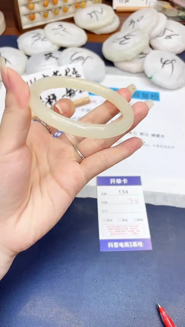 石英质玉手镯未镶嵌134-美人条晴水-圈口61