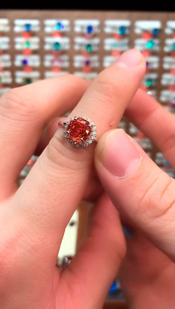 未镶嵌戒指石榴石（芬达石）.....