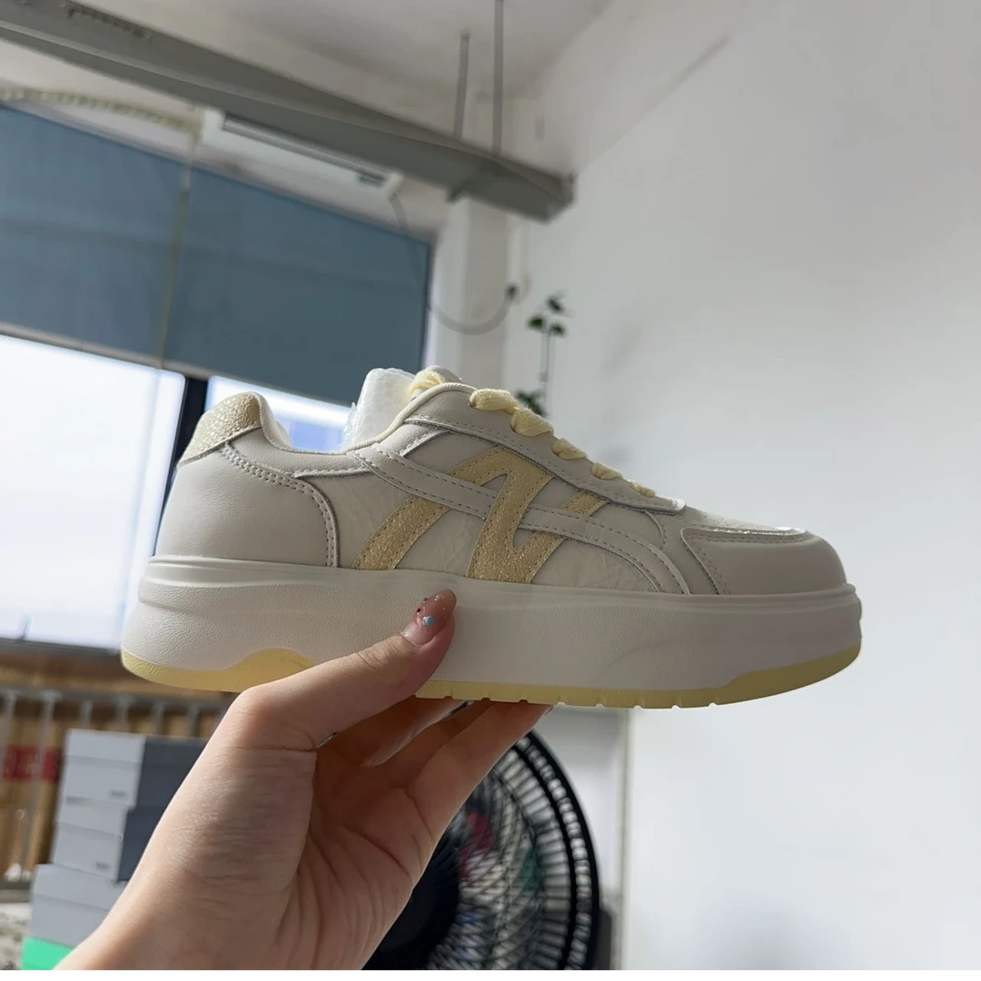 8812宝妈高端四季款舒适运动鞋黄色（温州宝妈鞋）