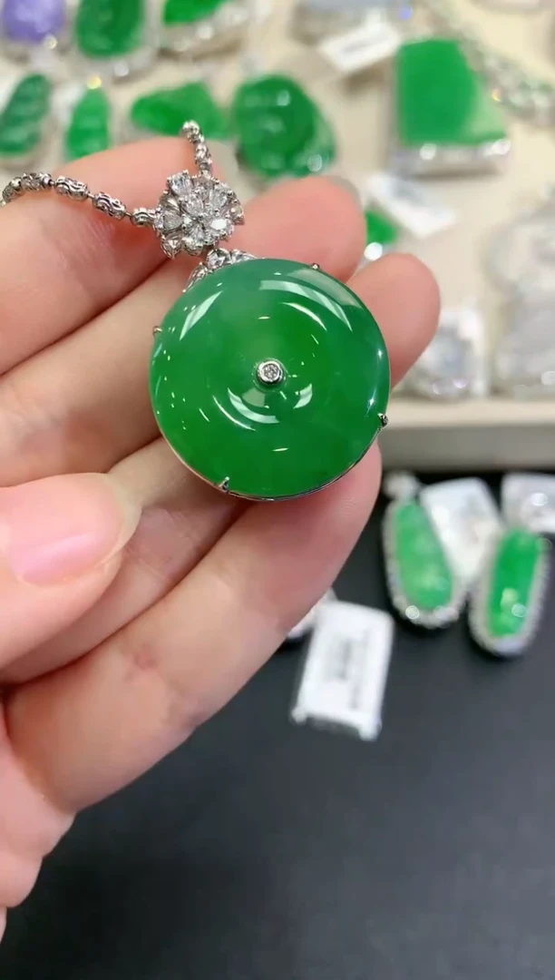 【闪购商品】翡翠颈饰18K金镶嵌C95