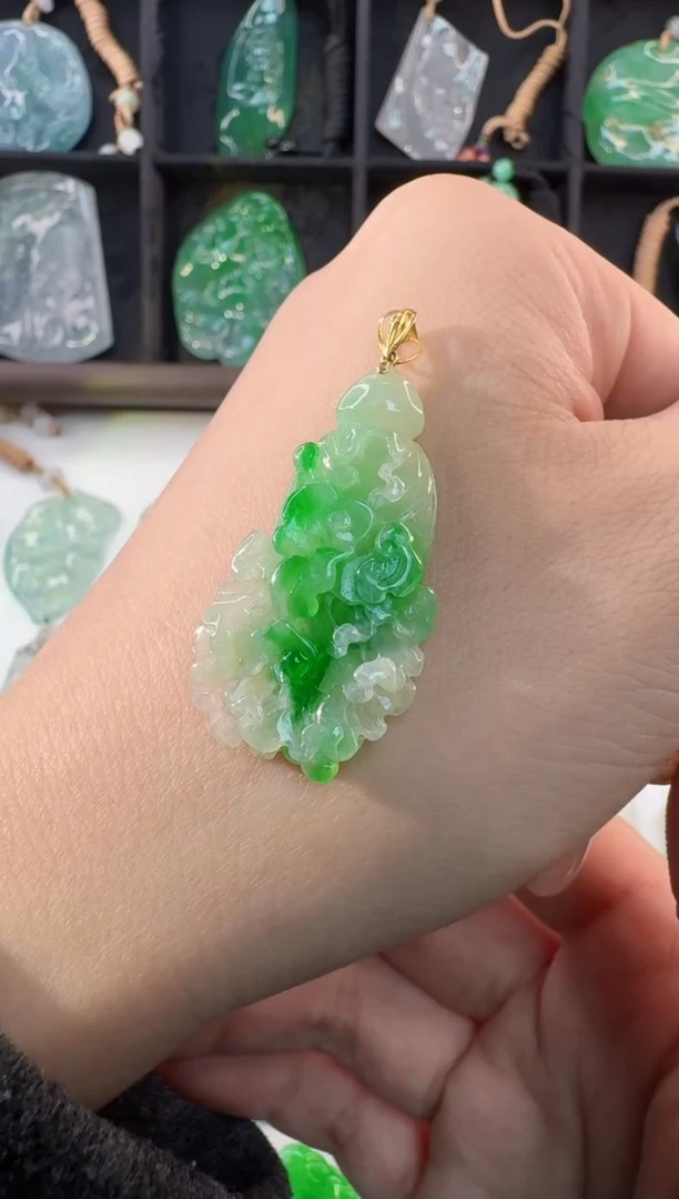 颈饰18K金镶嵌翡翠缅甸A货翡翠