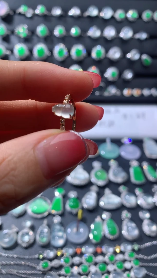 18K金镶嵌戒指翡翠18K翡翠