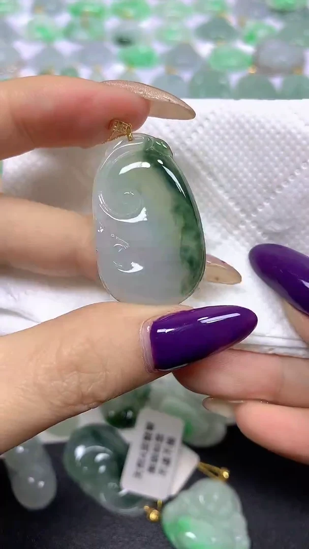 颈饰18K金镶嵌翡翠