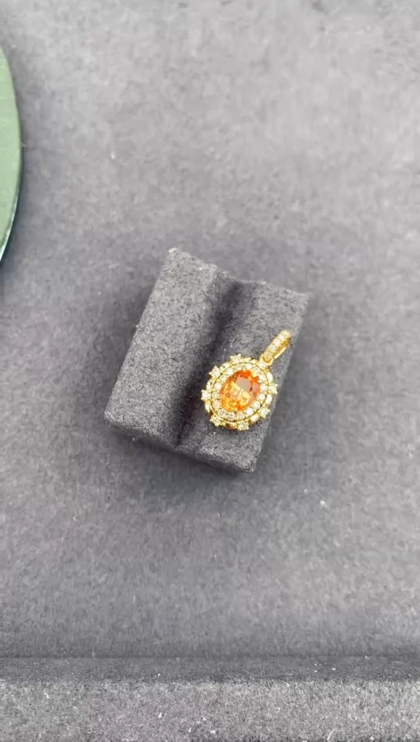 颈饰18K金镶嵌石榴石（芬达石）98分芬达吊坠FC