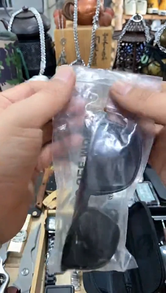 瓷片闪购商品  如图所示