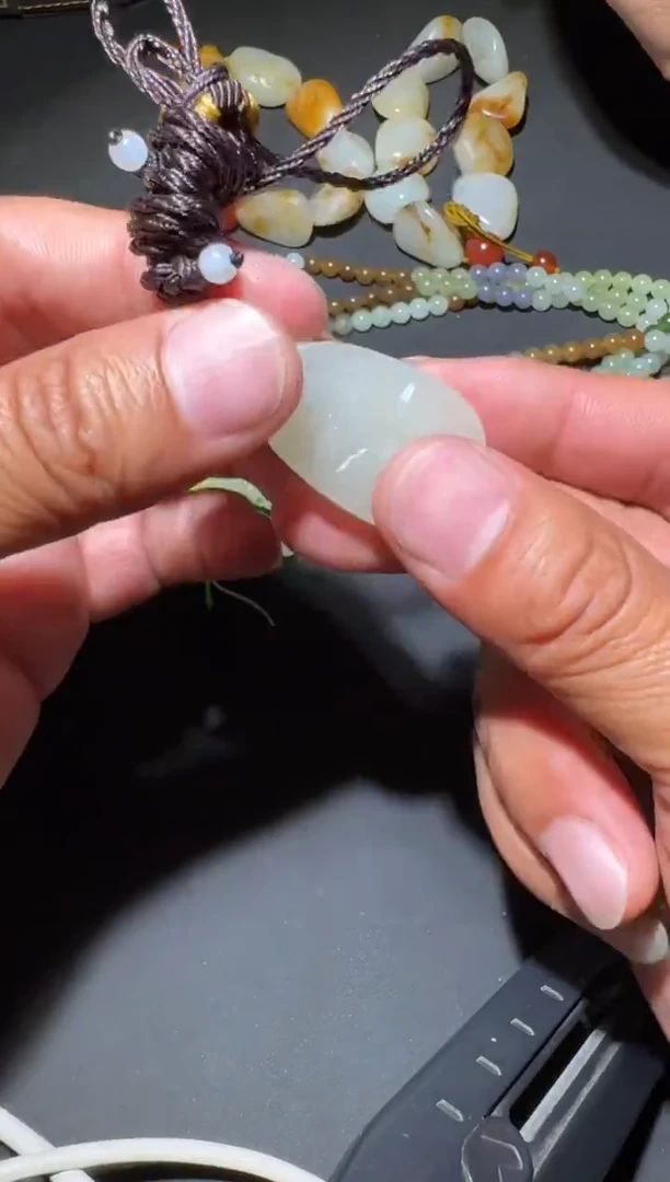 未镶嵌和田玉（糖玉）挂件和田玉