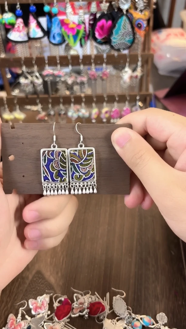 织绣彩云南阁非遗老绣饰品067