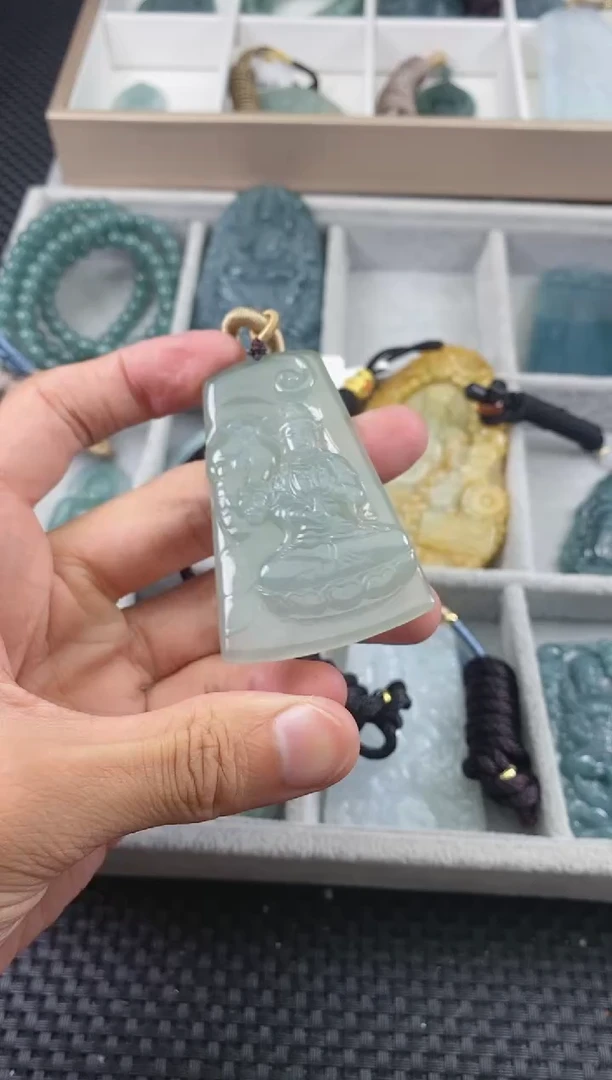 翡翠未镶嵌颈饰