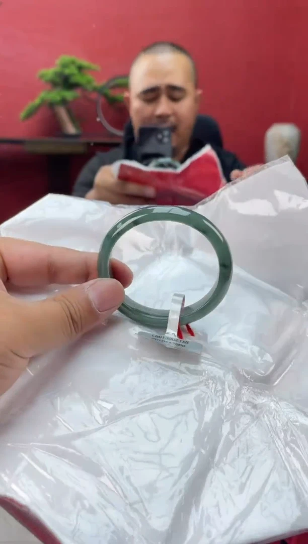 未镶嵌手镯（贵妃镯）翡翠翡翠手镯（微瑕）9