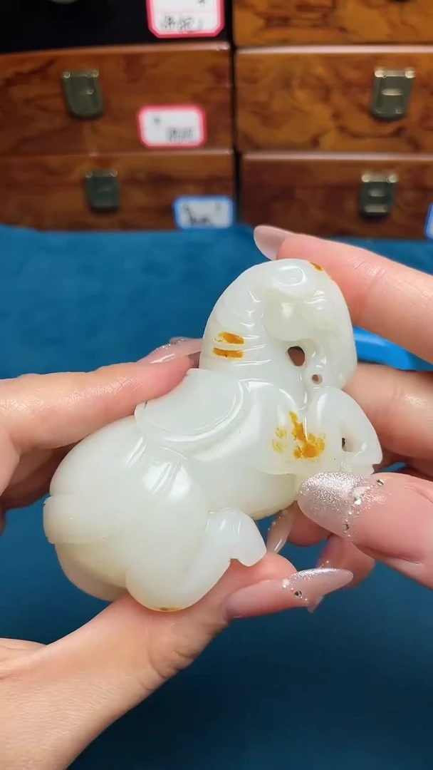 和田玉未镶嵌把件鼎***妮和田玉